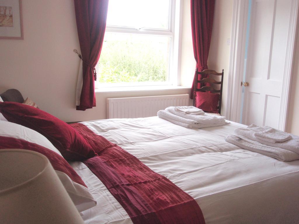 Weston House Bed & Breakfast Bampton  Room photo